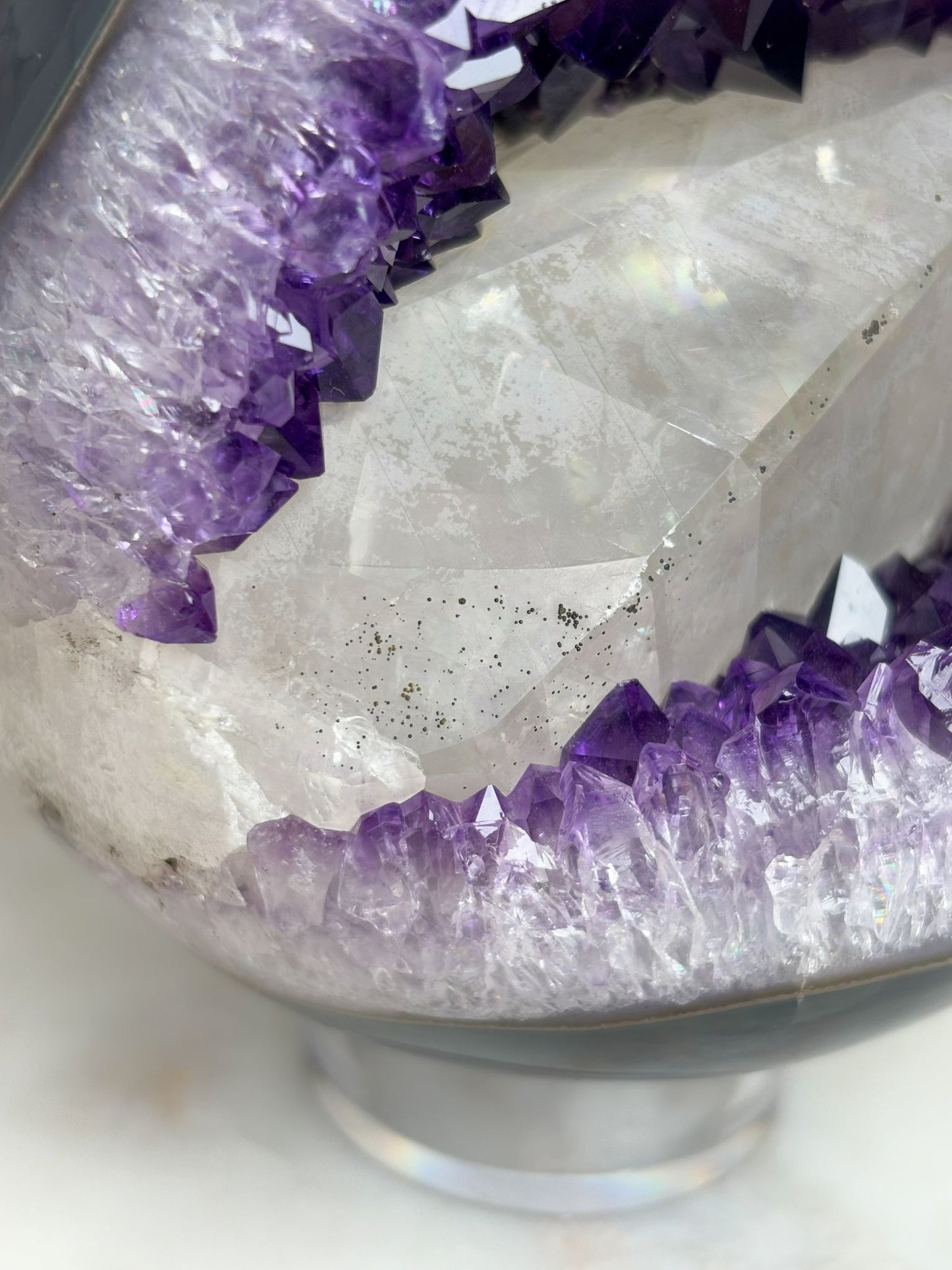 Amethyst Sphere mit Regenbogen Calcit đ