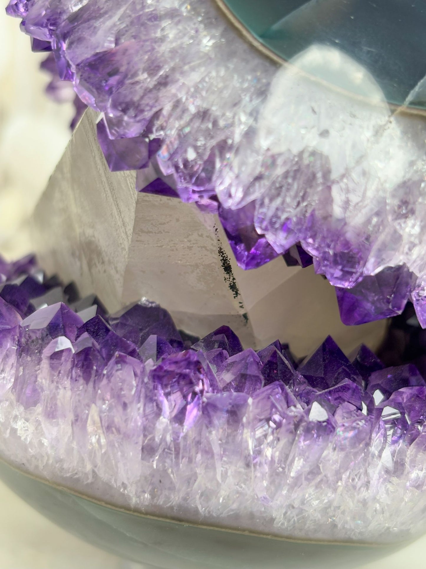 Amethyst Sphere mit Regenbogen Calcit đ