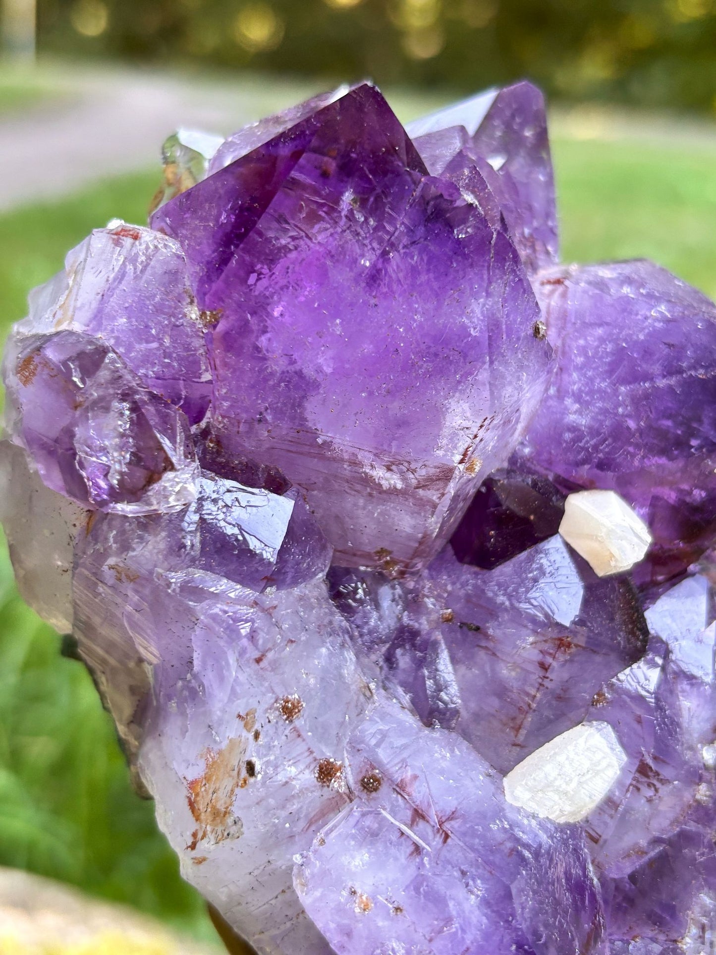 Amethyst Spitzen mit Calcit