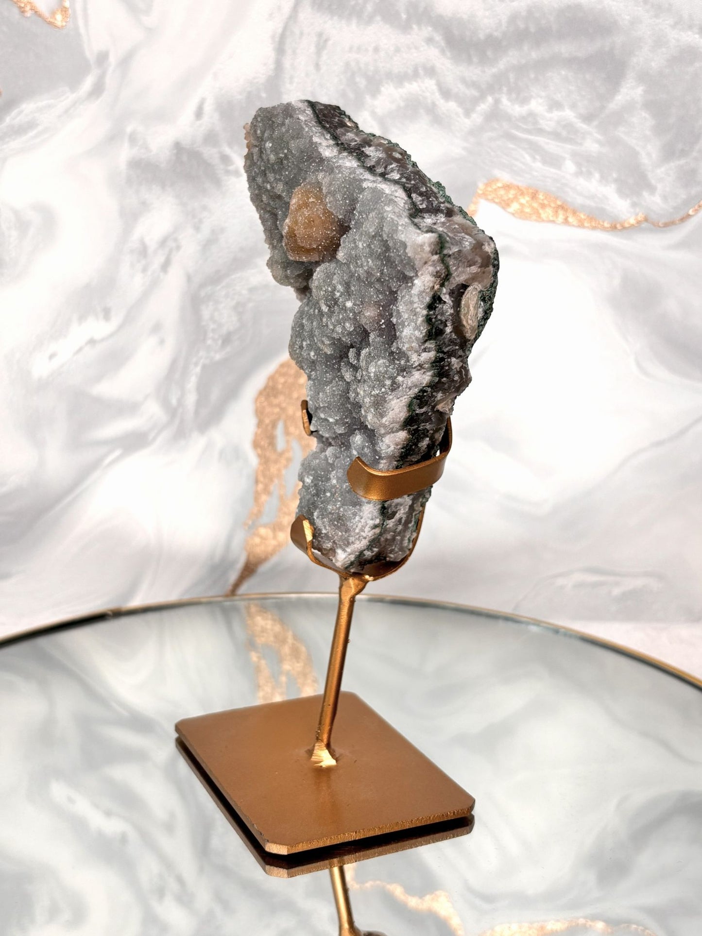 Grüner Amethyst auf Stand