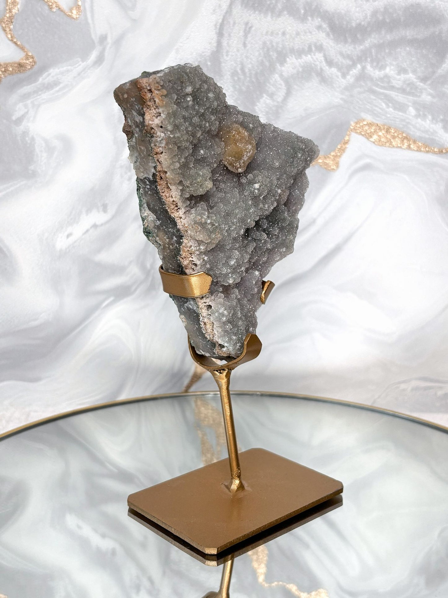 Grüner Amethyst auf Stand