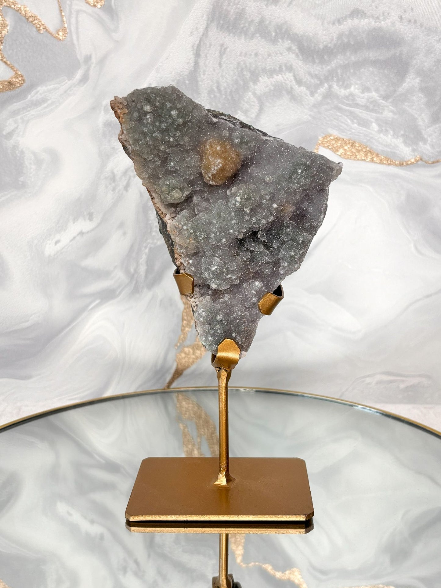 Grüner Amethyst auf Stand