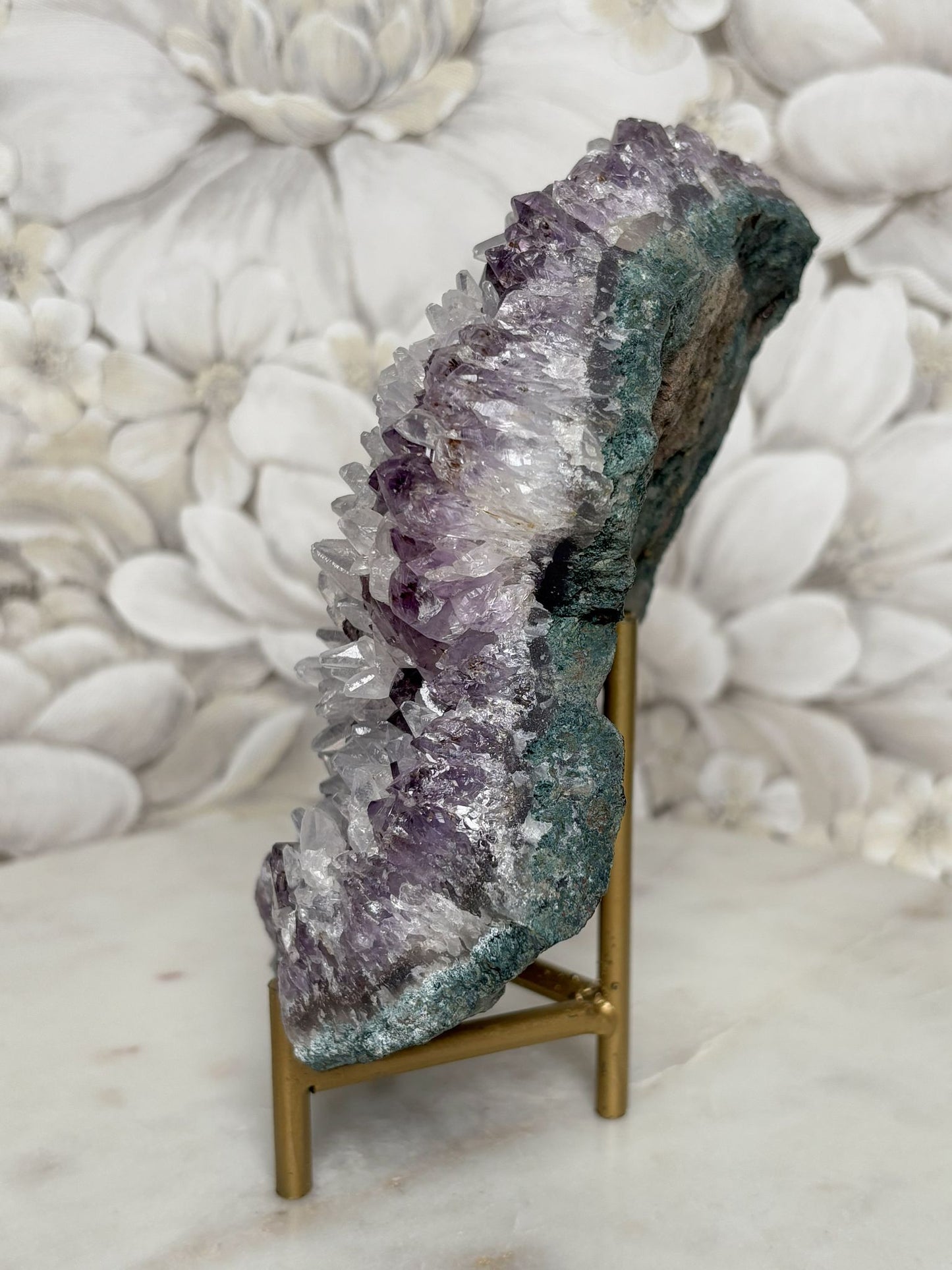 Amethyst mit vielen Calcitspitzen
