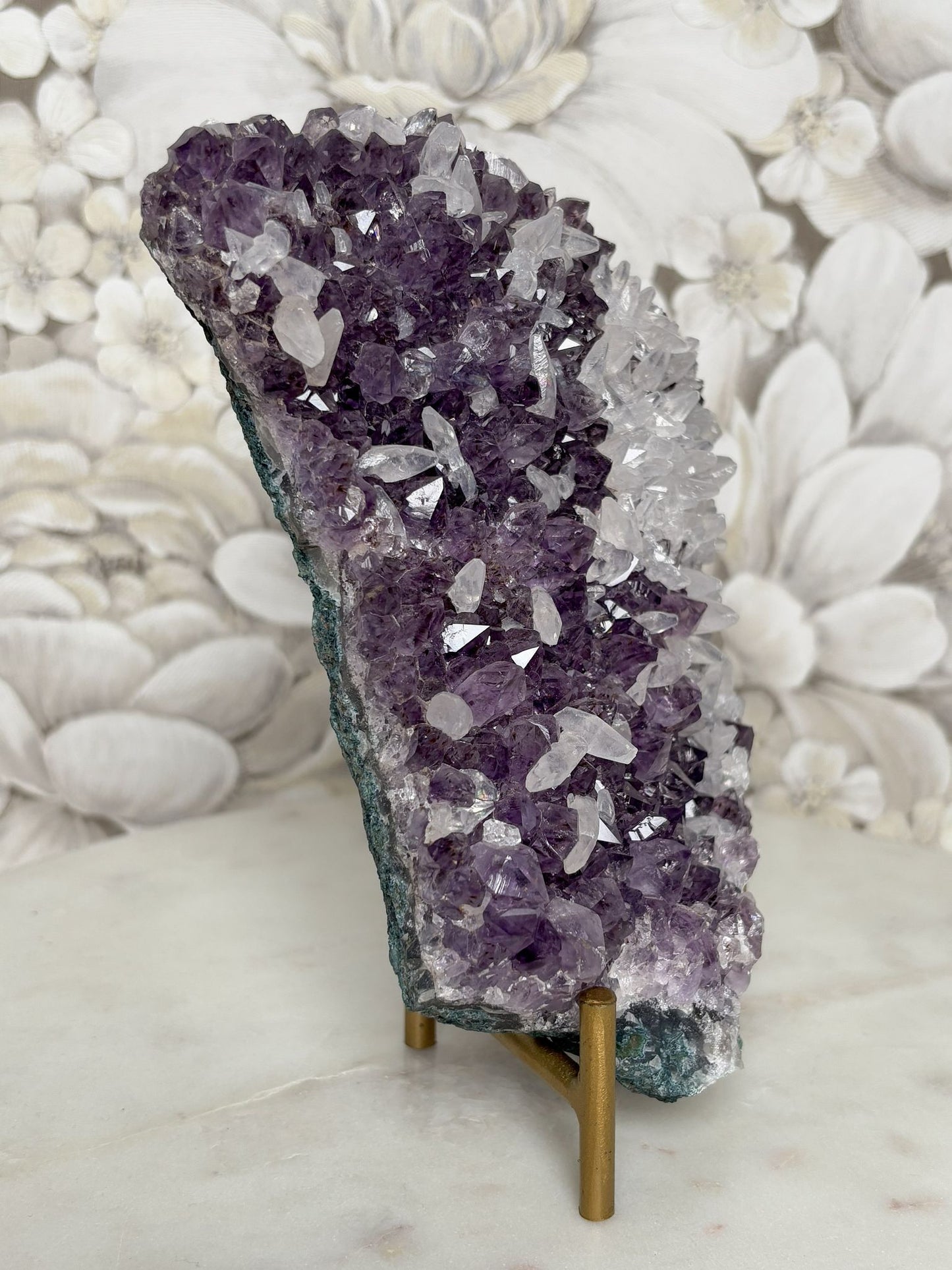 Amethyst mit vielen Calcitspitzen