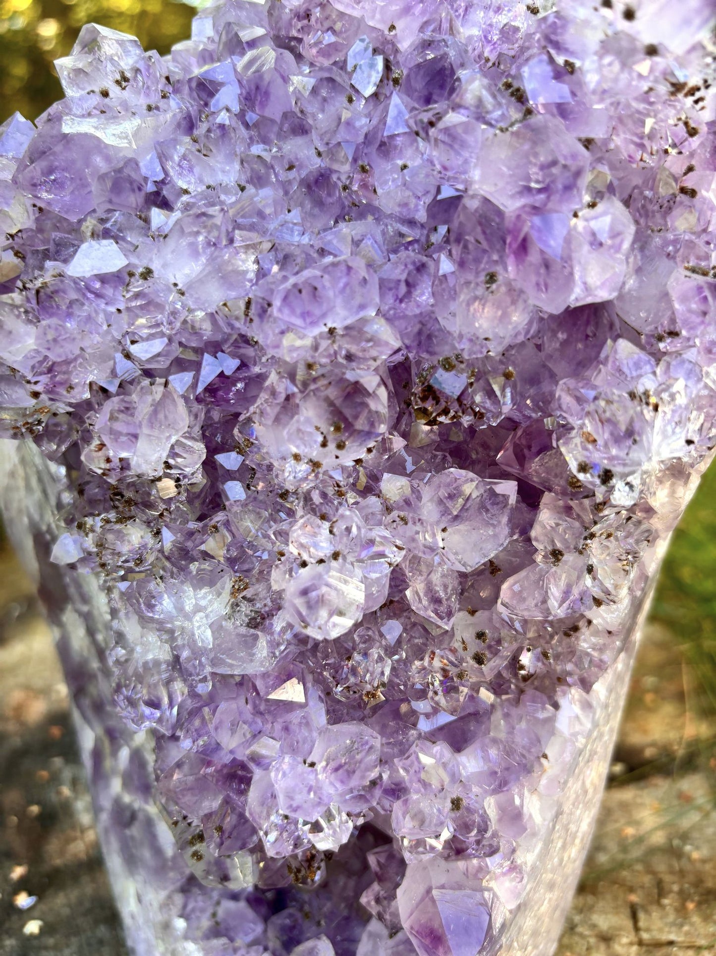 Amethyst Cluster mit Goethit