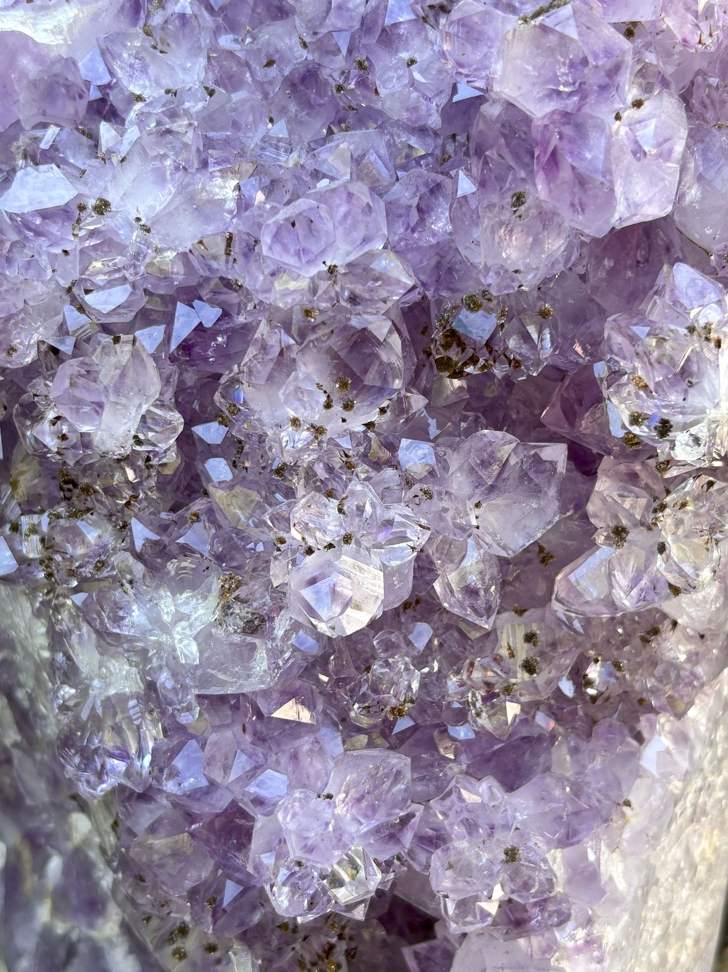 Amethyst Cluster mit Goethit