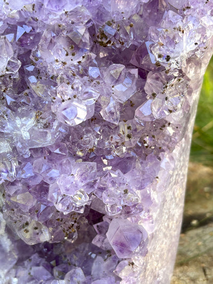 Amethyst Cluster mit Goethit
