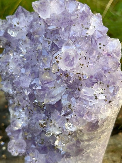 Amethyst Cluster mit Goethit