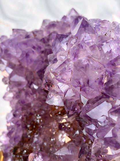 Amethyst mit Goethit Einschlüssen