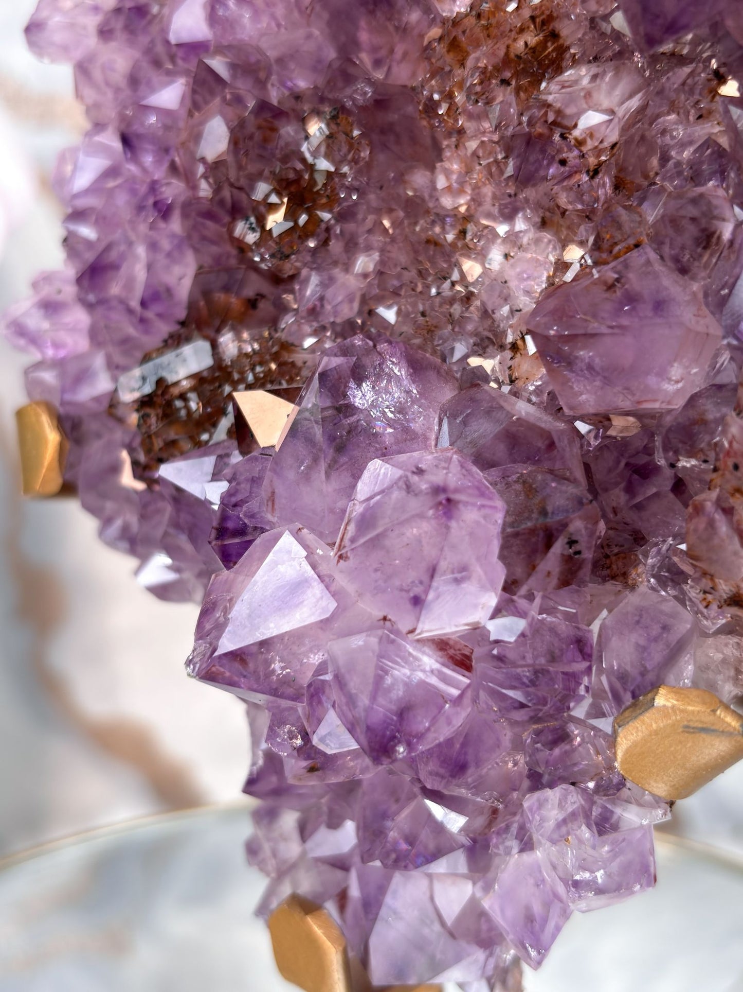 Amethyst mit Goethit Einschlüssen