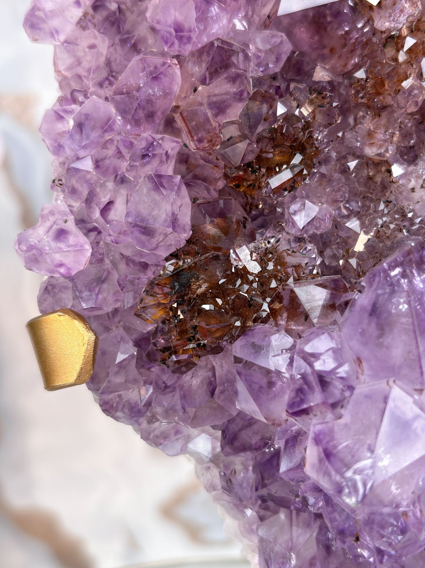 Amethyst mit Goethit Einschlüssen