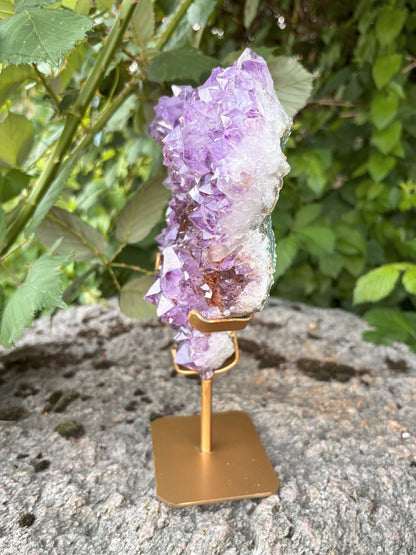 Amethyst mit rotbraunen Einschlüssen