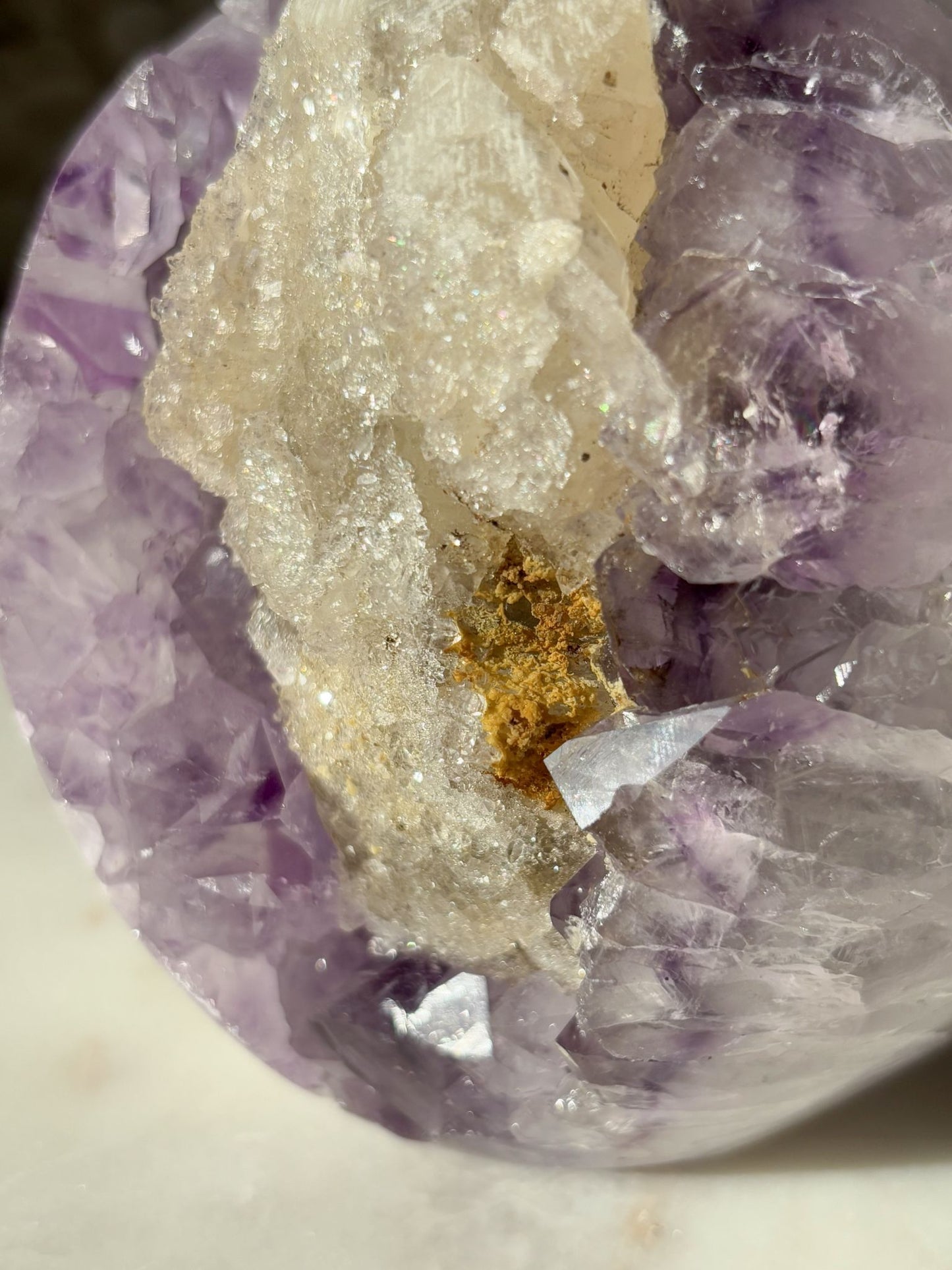 Amethyst Kugel mit Glitzer Calcit