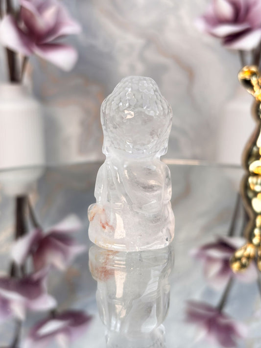 Quarz Buddha (mit etwas Feuerquarz)