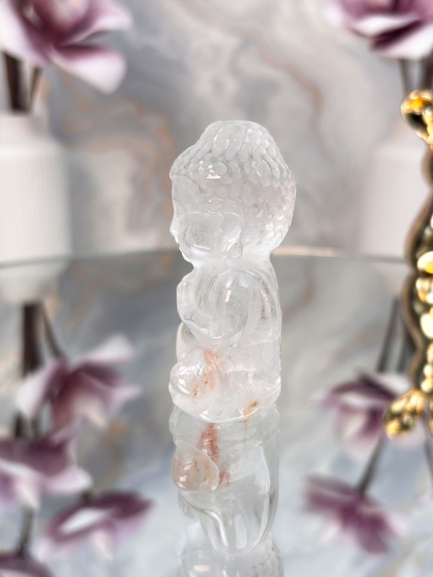 Quarz Buddha (mit etwas Feuerquarz)