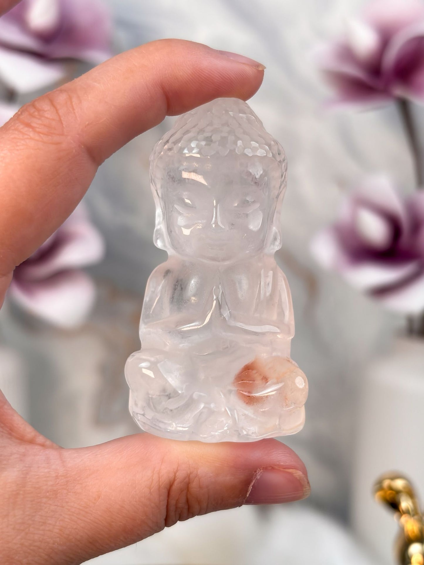 Quarz Buddha (mit etwas Feuerquarz)